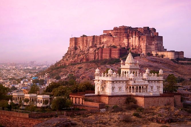 Best Taxi To Explore Rajasthan Markets