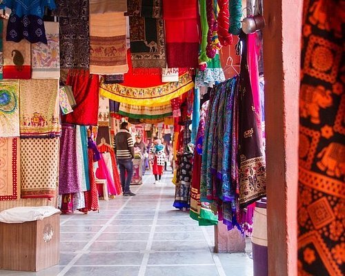 Best Taxi To Explore Rajasthan Markets